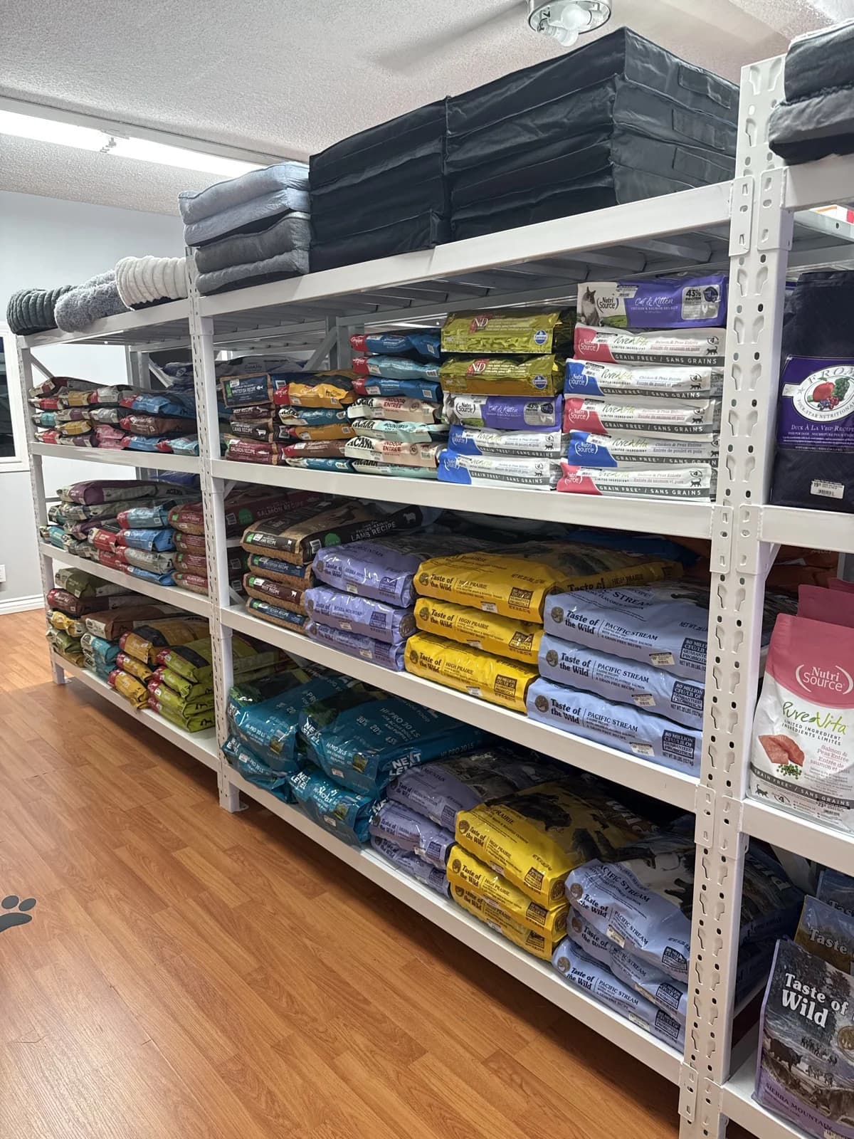 Arlington Atlas shelving stocked in a pet store